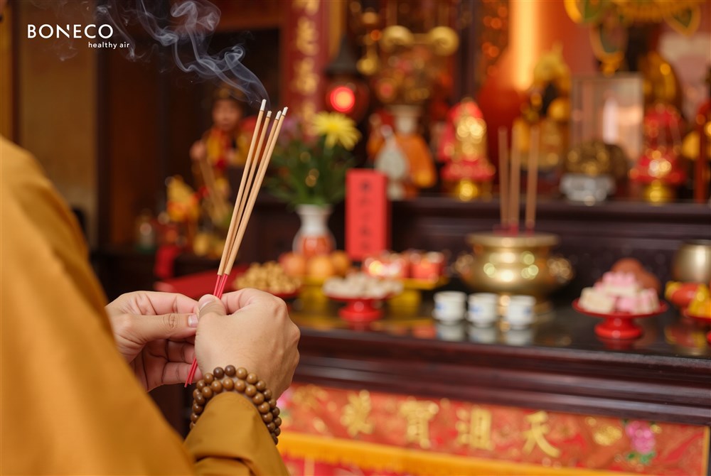Giải pháp lọc không khí ngày Tết trước khói nhang và khói bếp cho gia đình Việt