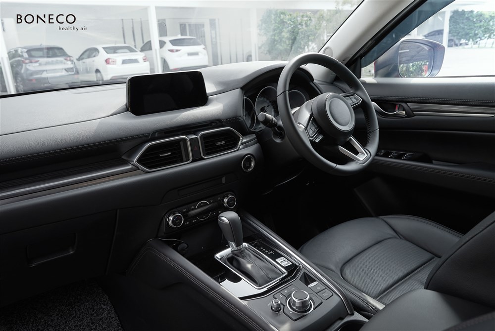 Bụi mịn PM2.5 trong cabin xe ô tô đến từ đâu khi cửa luôn đóng?