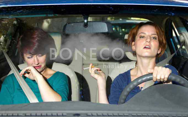 Máy lọc không khí BONECO P50 giúp khử sạch mùi và làm sạch không khí trên xe ô tô