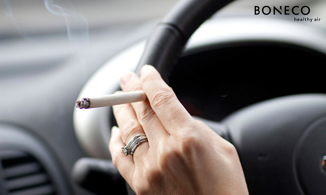 Tác hại của việc hút thuốc lá trên xe ô tô và mẹo đánh bay mùi hôi thuốc lá